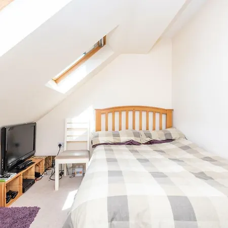 Immaculate 4 Bed, 3 Bathrooms, Nr Races, Sleeps 6