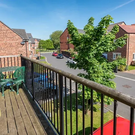 Immaculate 4 Bed, 3 Bathrooms, Nr Races, Sleeps 6 *